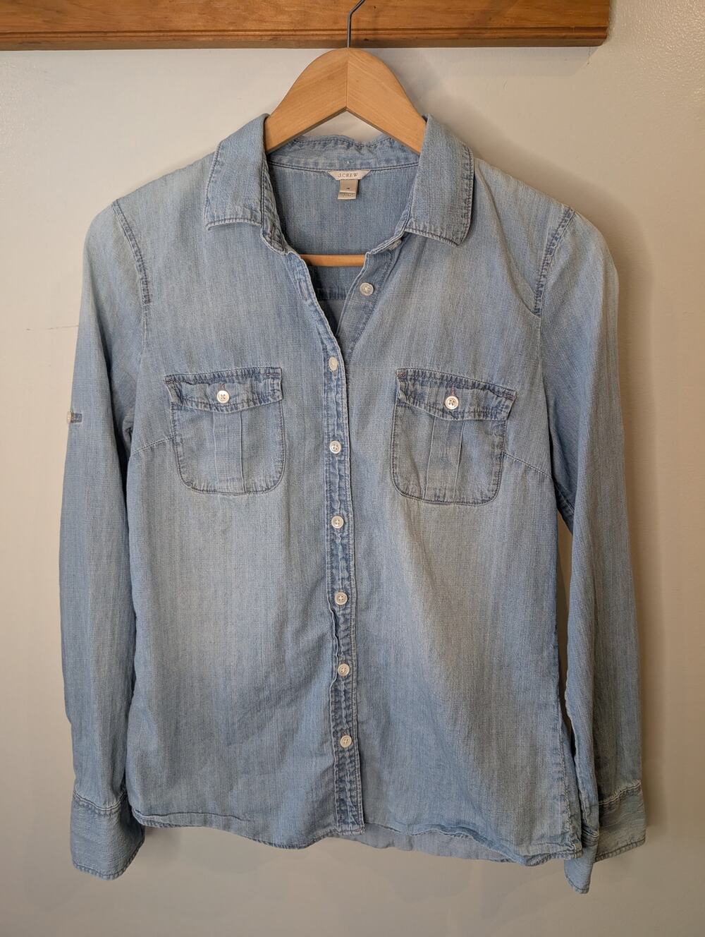 J.Crew Chambray Denim Shirt Light Blue Button Down Cotton Size 4 Preppy Classic
